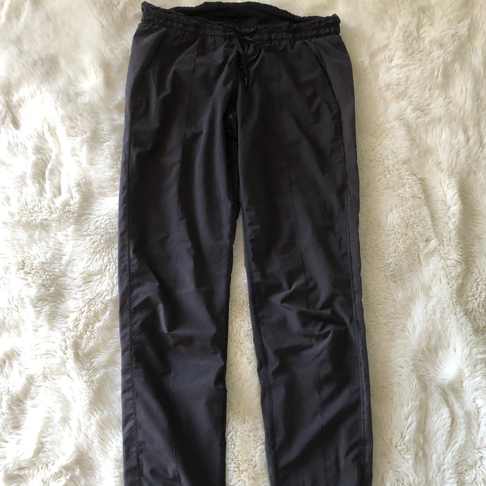 black lululemon joggers